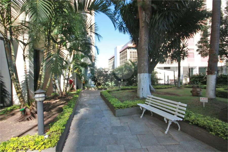 Apartamento próximo ao Metro com 03 dormitórios e 01 Suíte, 2 vagas á venda na Vila Mariana!