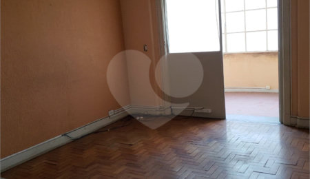Apartamento de 80m2 à venda com 2 dormitórios e terraço no Centro