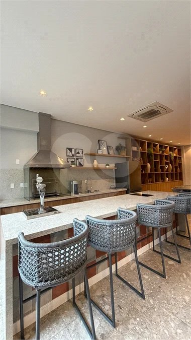 Indaiatuba- Sp - Edificio Athmosfera- R$ 1.800.000,00 - andar alto - 130,00 ms de area util - 3 suites, lavabo, sala 2 ambientes, 3 vagas de garagens - Area de lazer - Brinquedoteca - Piscina - Portão eletrônico - Portaria 24hs - sala de ginástica - Salão de festas - Salão de jogos - Cinema