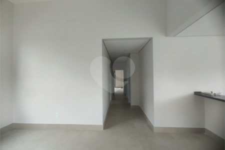 Casa exclusiva em Atibaia de alto padrão com 3 suítes, piscina, espaço gourmet, condomínio fechado, aceita financiamento