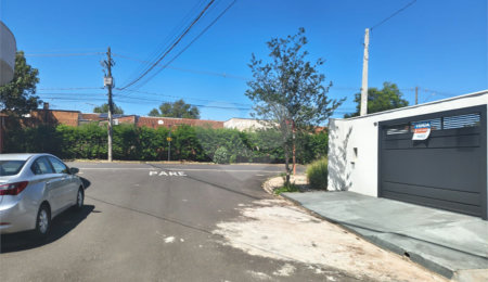 Casa à venda com 3 quartos, sendo 1 suíte,  em Parque dos Flamboyant, São Carlos, SP