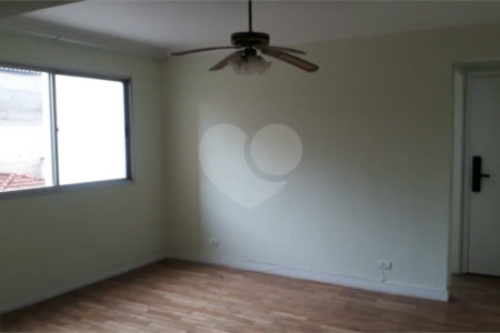 Venda apartamento 2 dormitórios, vaga de garagem fixa, lazer completo. Campo Belo. SP.