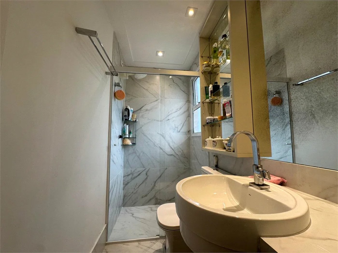 Apartamento à venda com 3 quartos, sendo 2 suítes,  em Riviera de São Lourenço, Bertioga, SP