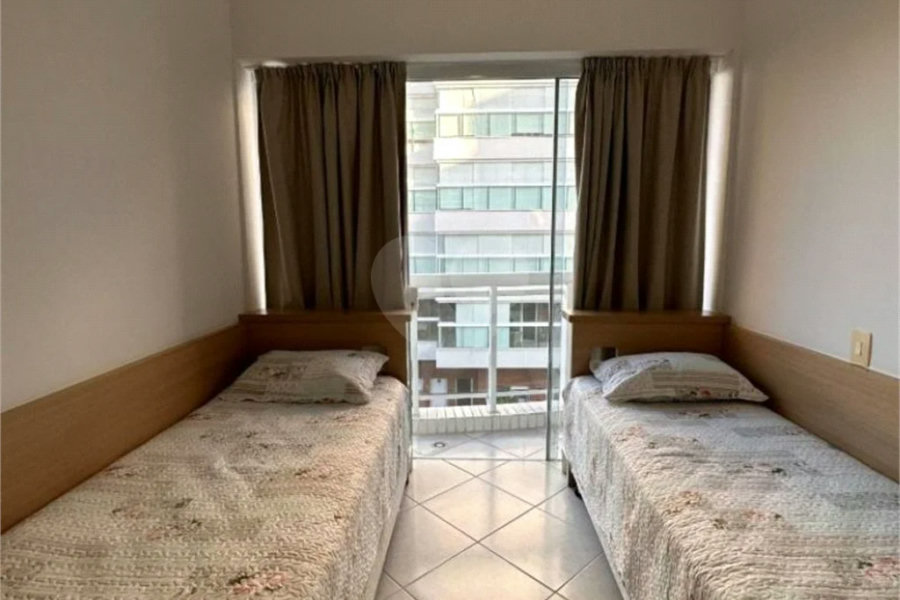 Apartamento à venda com 3 quartos, sendo 1 suíte,  em Riviera de São Lourenço, Bertioga, SP