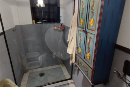Casa à venda na Vila Mariana de 300 metros quadrados, com 3 dormitórios, 1 suíte e 2 vagas.