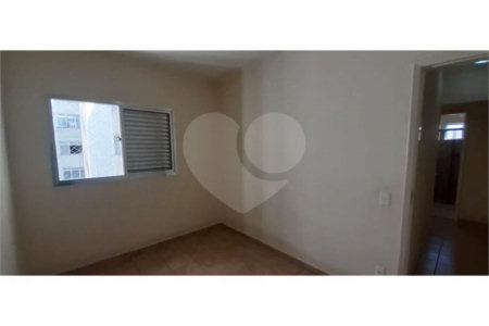 Apartamento - Bom Retiro - 3 dormitórios - 1 banheiro - 1 sala - 1 cozinha