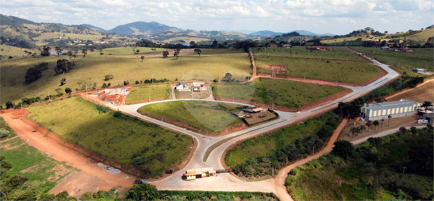 Terreno em Joanópolis com 1.000 metros, condomínio fechado com portaria e segurança, pronto para construir