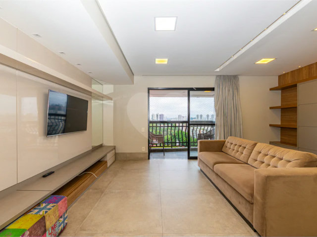 Apartamento à venda com 3 quartos, sendo 1 suíte,  em Chácara Santo Antônio, São Paulo, SP