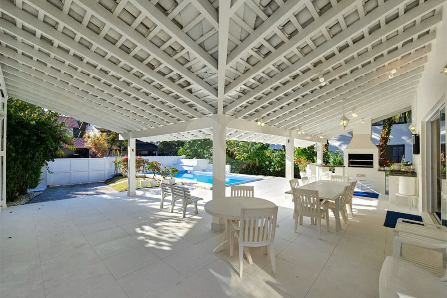 Casa à venda com 4 quartos, sendo 3 suítes,  em Riviera de São Lourenço, Bertioga, SP