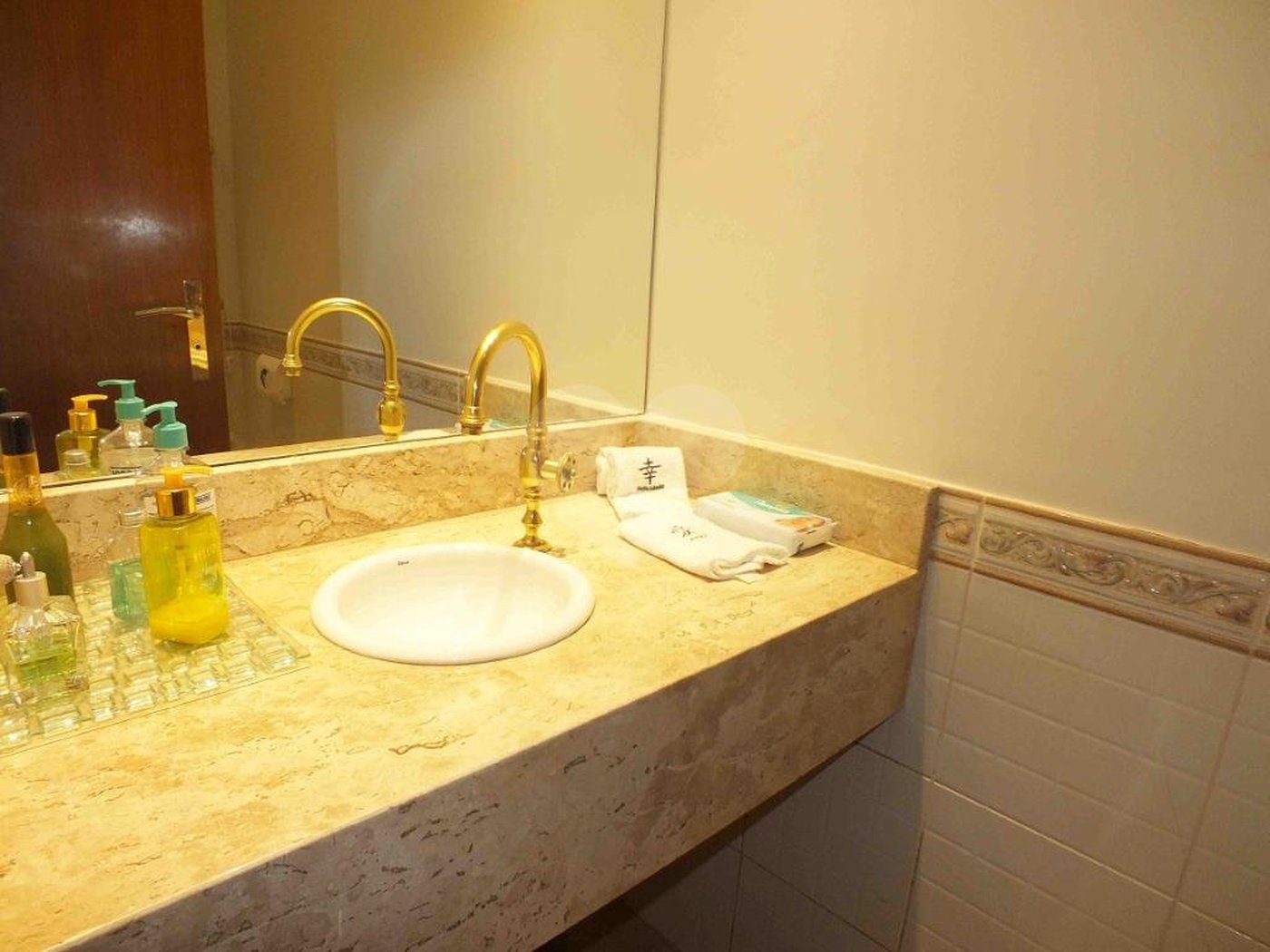 Casa à venda com 5 suítes no condomínio Vilaggio Monte Alegre, São Paulo - SP