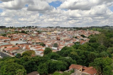 Apartamento no Condomínio Parque dos Manacás.
