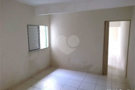 4 casas independentes em terreno de 245m² , à venda no Jardim Soares em Guainazes.