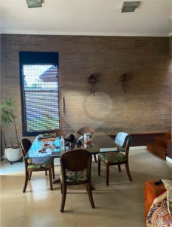 Casa Térrea com Acabamento em Tijolo Aparente e Quintal Amplo - Próximo ao Shopping Iguatemi