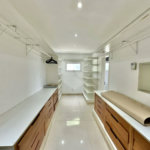 Casa em condomínio Impecável, 4 dorms / 2 suítes, varanda gourmet, piscina, 3 lareiras