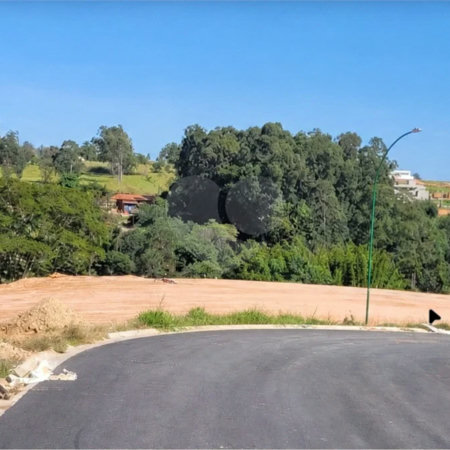 Refúgio Exclusivo em Indaiatuba: Lote Premium com Vista para o Lago e Projeto Aprovado no Condomínio Casa do Lago