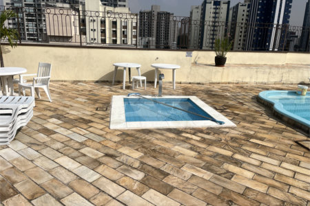 Apartamento de 01 dormitório com terraço e vaga perto do metrô