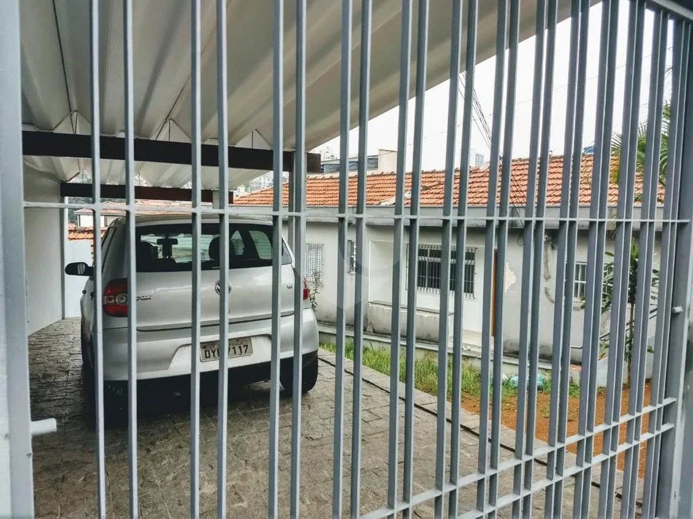 CASA TÉRREA À VENDA NA MOOCA - COM PORTEIRA FECHADA.