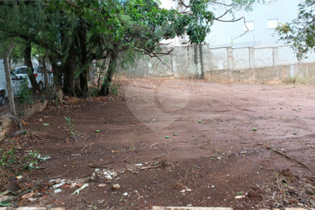 Terreno de 4600 m²