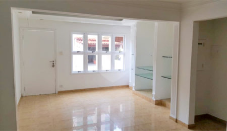 Sobrado à venda com 3 quartos, sendo 1 suíte,  em Vila Cláudia, São Paulo, SP