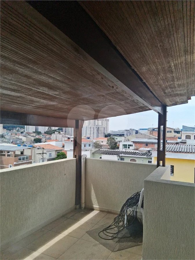 Sobrado amplo com 3 suítes e 5 vagas na Cachoeirinha