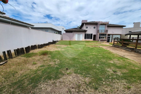 Lote á venda no residencial Eldorado.
