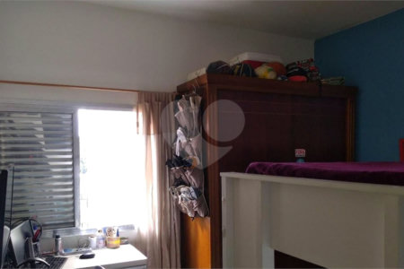 Apartamento com três dormitórios no Bom Retiro.
