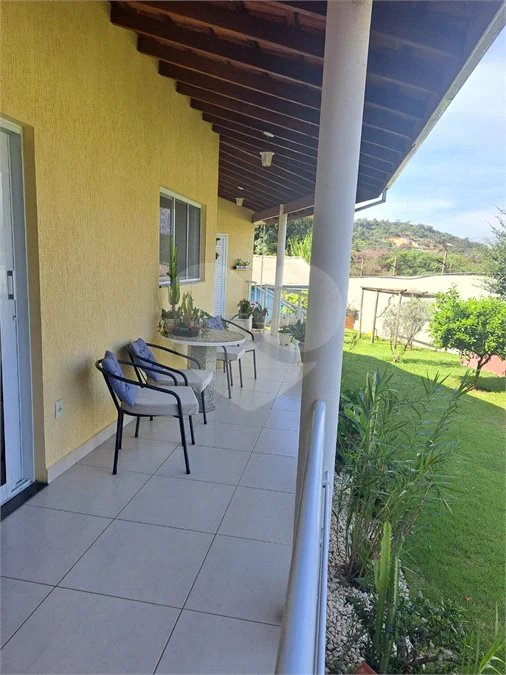 Casa Ampla com 5 Dormitórios, Piscina e Lazer Completo em Terreno de 1.260 m²