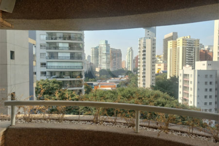 Apartamento a venda em Moema