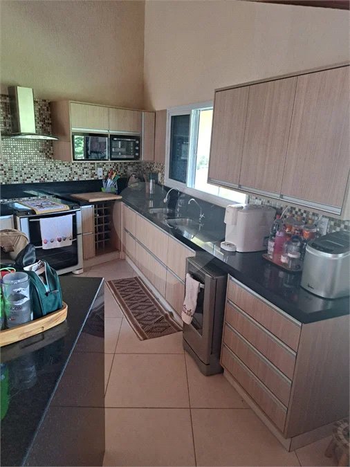Casa Ampla com 5 Dormitórios, Piscina e Lazer Completo em Terreno de 1.260 m²