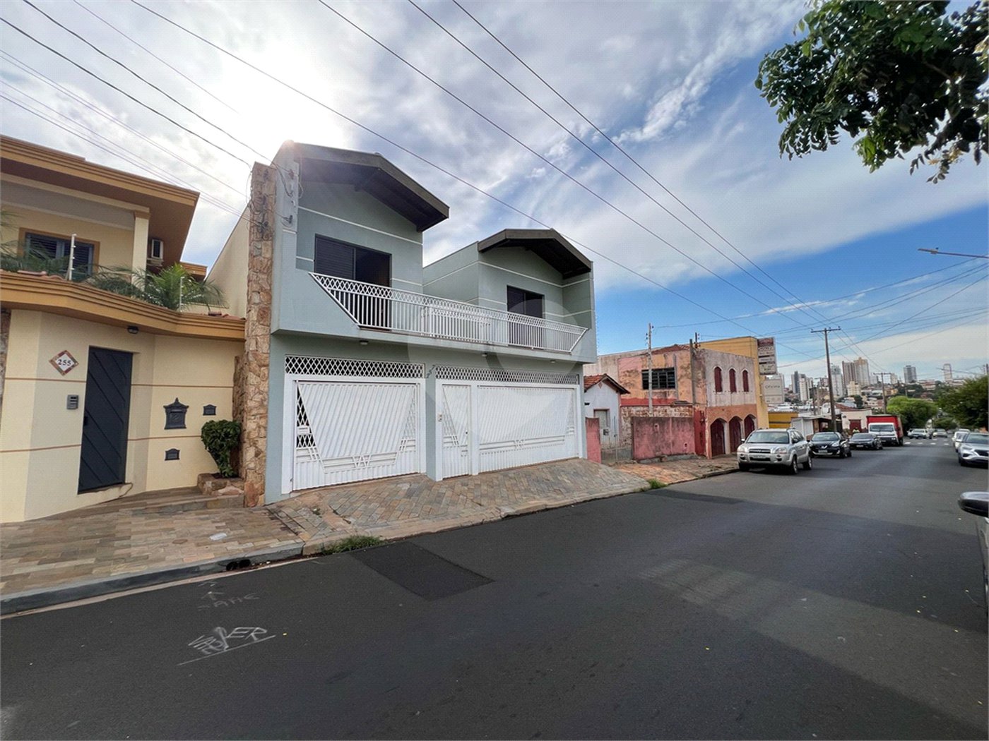 Casa a venda com 5 quartos em São Carlos