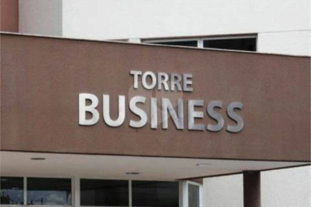 Indaiatuba - Torre Business -Venda e Locação - Escritório e WC , com area util de 39.16m² -R$ 385.000,00- Locação - R$ 2.600,00, mais condominio de R$ 317,,48 - iptu de R$ 110,63 - condominio para venda - R$ 503,86 - Complexo Office Premium de 3 torres de salas comerciais, um shopping