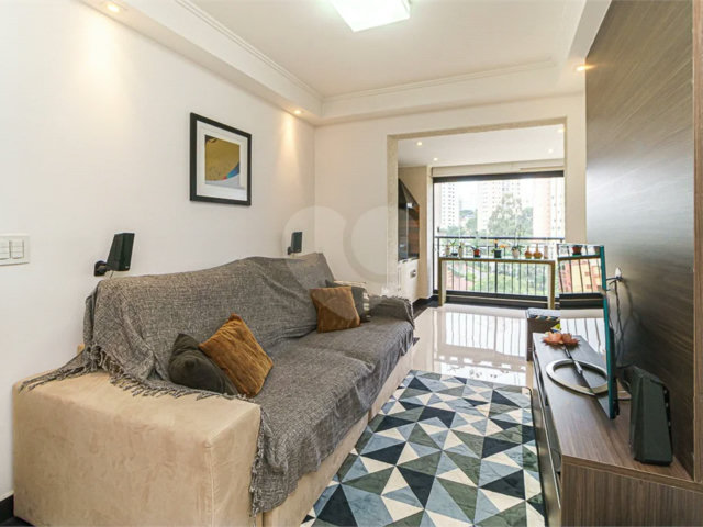 Apartamento à venda com 3 quartos, sendo 1 suíte,  em Jardim Prudência, São Paulo, SP
