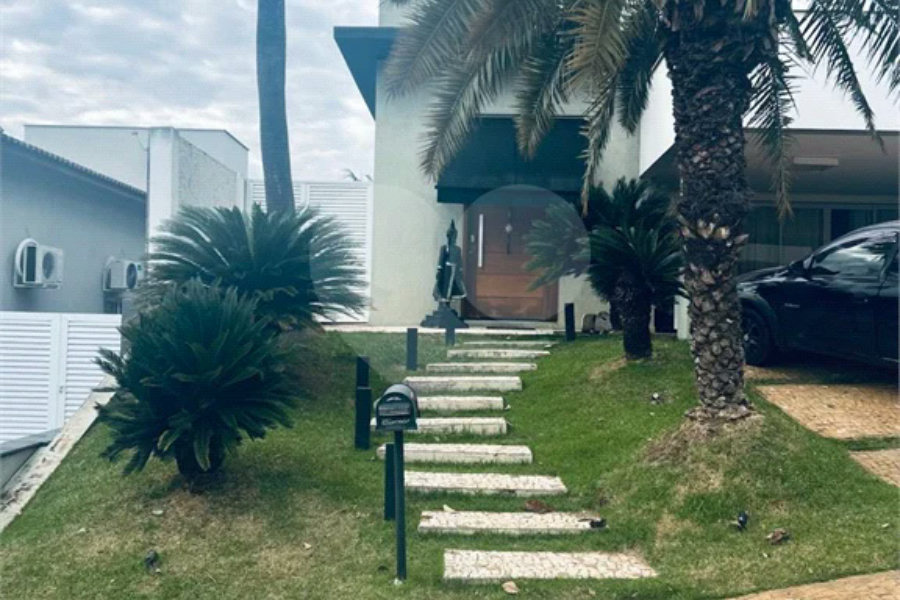Casa térrea de alto padrão no Park Campestre 1