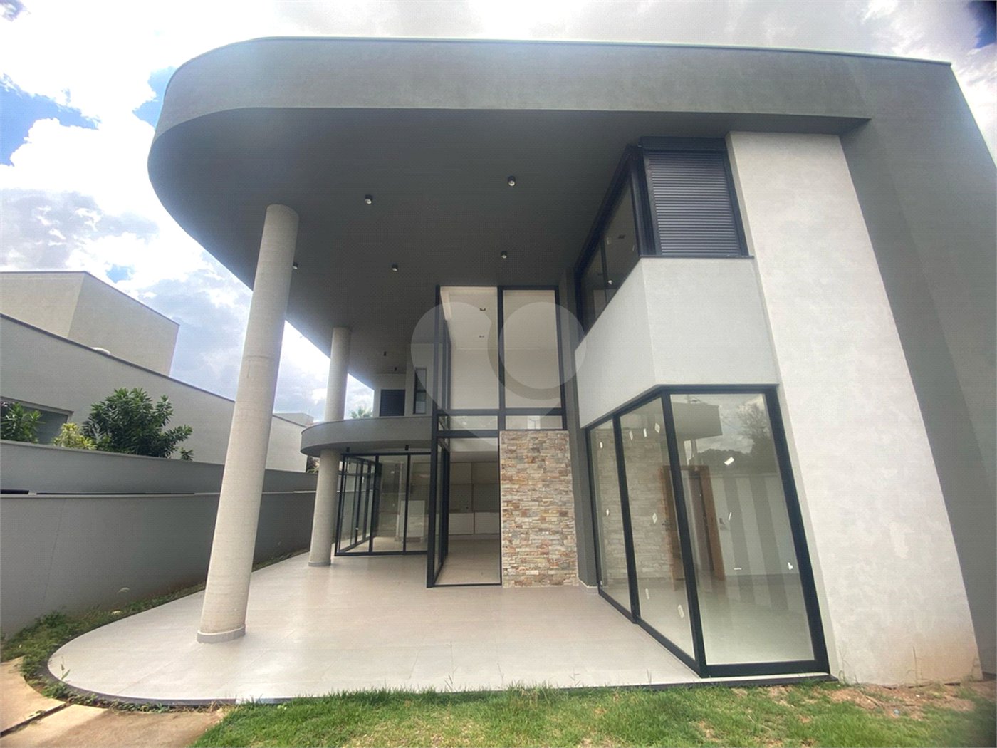 Casa à Venda no Condomínio Damha III