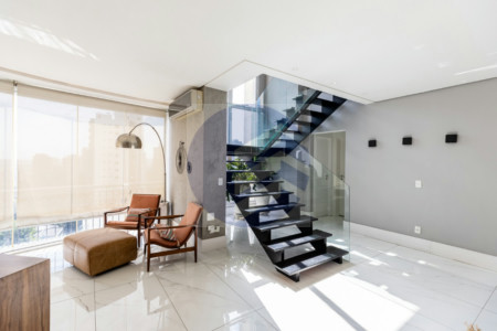 Duplex à venda com 3 quartos, sendo 3 suítes, em Vila Suzana 287m²