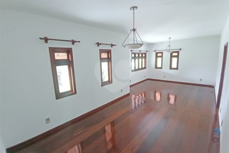 Casa a Venda no Condomínio Vista Alegre - Café em Vinhedo/SP