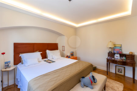 Apartamento para venda em Moema com 185m², 3 dormitórios sendo 1 suíte e 1 vaga