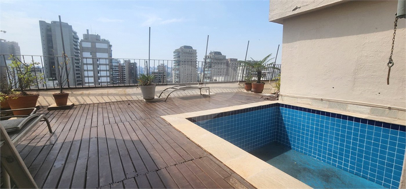 Cobertura 380m² - 4 quartos - Vila Nova Conceição em Frente a Praça Pereira Coutinho