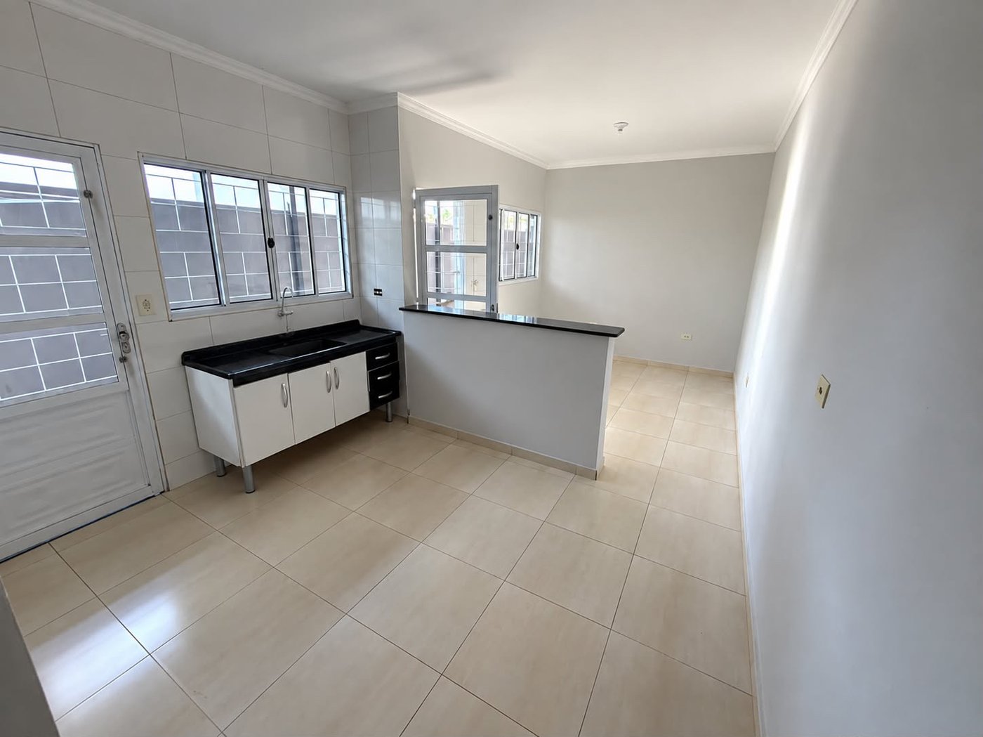 Casa para alugar com 3 quartos, sendo 1 suíte,  em Jardim Paranapunga, Três Lagoas, MS