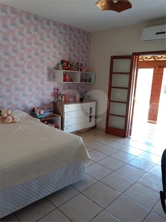 Chácara à venda. Ampla área de lazer. Aceita permuta com apartamento na praia