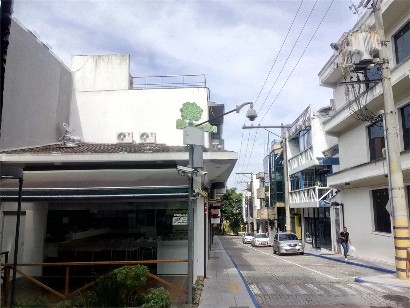 Edifício de 4 pavimentos à venda no Condomínio Centro Comercial Alphaville