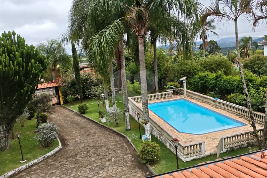 Casa à venda com 4 quartos, sendo 2 suítes,  em Country Residencial Felix, Bom Jesus dos Perdões, SP
