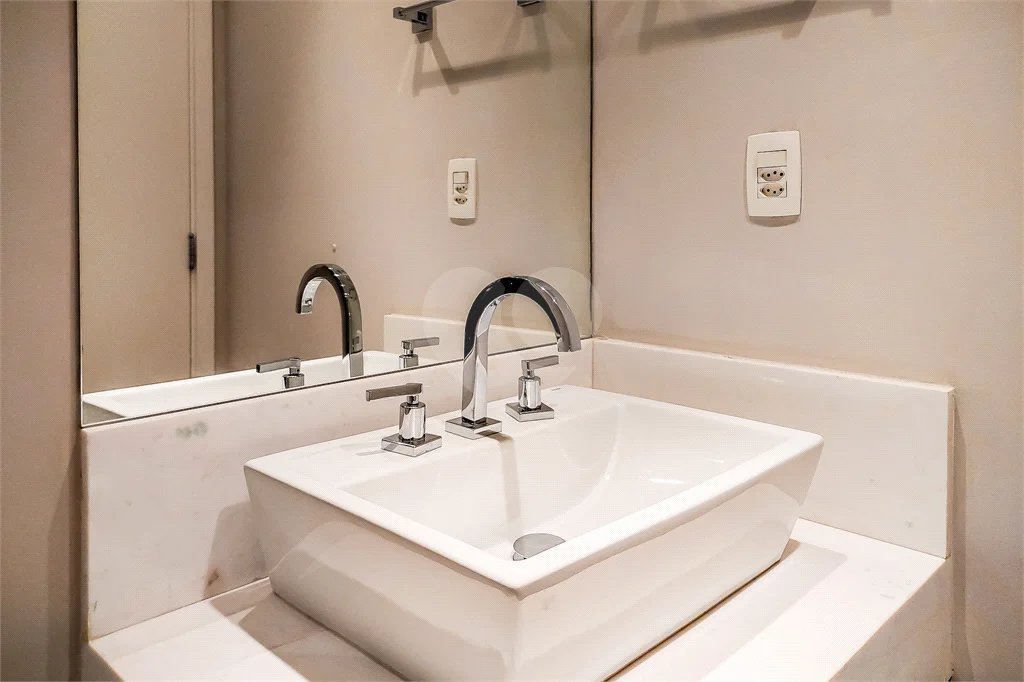 Apartamento totalmente mobiliado com ar-condicionado localizado no coração do Brooklin!!!