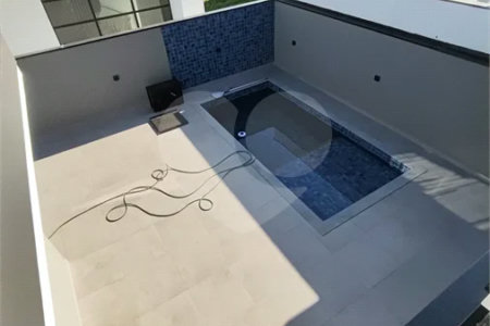 Casa com 3 suítes, piscina e área gourmet em terreno de 360m²