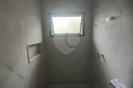 Casa exclusiva em Atibaia de alto padrão com 3 suítes, piscina, espaço gourmet, condomínio fechado, aceita financiamento