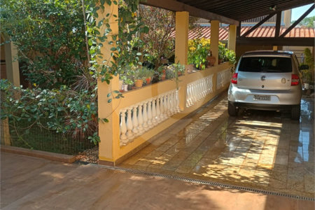 Sobrado com 3 quartos à venda com área gourmet completa e 5 vagas de garagem – Santa Marta - São Carlos/SP