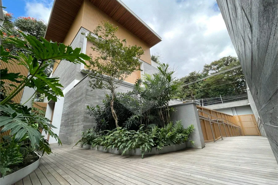 Ibiá House | Jardim Paulistano - 660 m² | 4 suítes | 6 vagas | Piscina privativa | Elevador | Projeto Perkins&Will