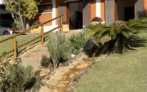 Casa à venda com 2 suítes no condomínio Capela do Barreiro, Itatiba - SP