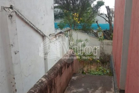 Casa Térrea com 2 dormitórios.