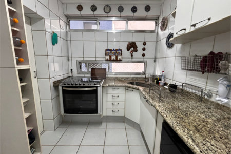 APARTAMENTO BAIRRO PARAÍSO COM 146 M² ÚTEIS - 2 VAGAS.